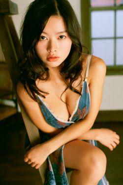 日本男人激烈吮乳吃奶动图